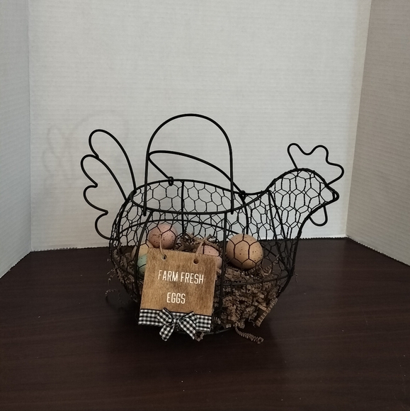 Wire chicken with eggs and chalk couture sign - Picture 1 of 1